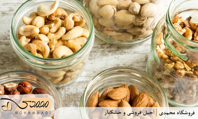 اشتباه سوم: فریب ظاهر آجیل‌های رنگ‌شده را خوردن